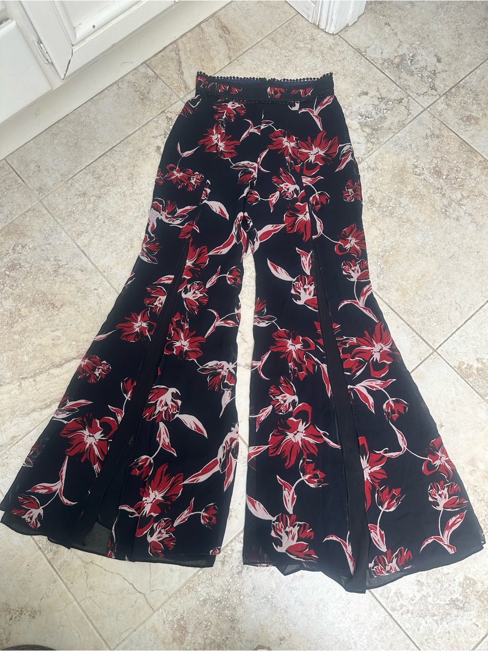 NICHOLAS Black Wide-Leg Pants with Red Floral Print 100% silk